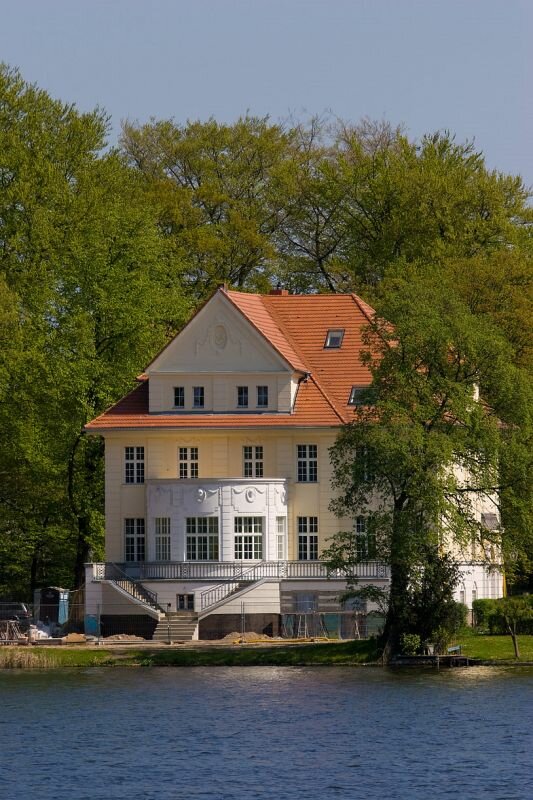 an der Villa wird noch gebaut