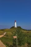 032-Wegweiser-des-Klausner-Biergarten-im-Hintergrund-der-Leuchtturm.jpg