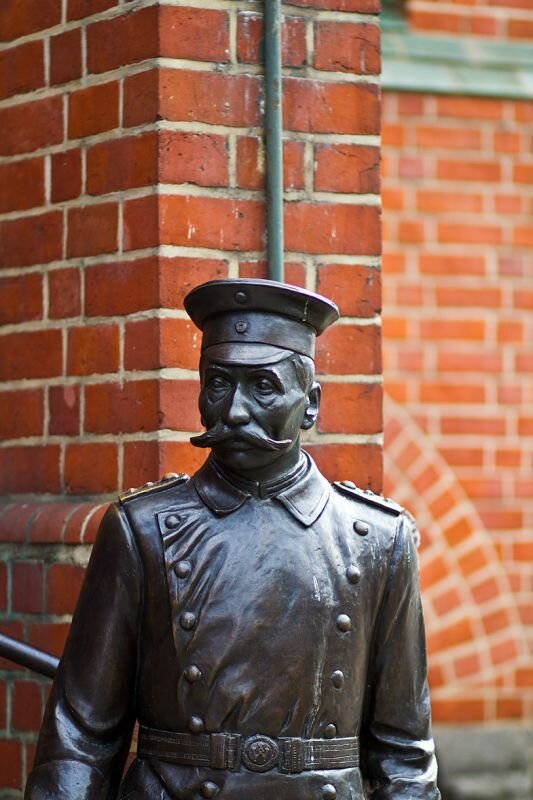 eine Statue des Hauptmanns von Köpenick