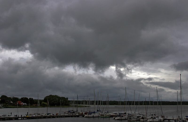 schlechtes Wetter im Hafen von Breege