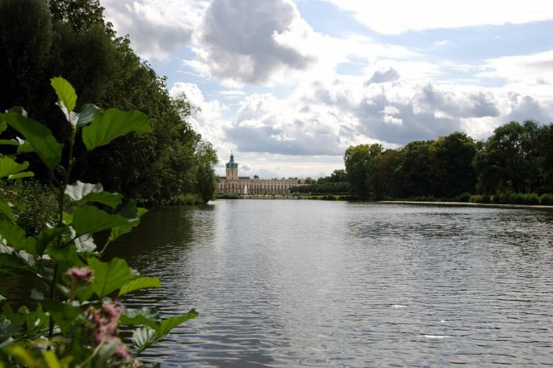 kleiner See vor dem Schloss Charlottenburg in Berlin