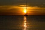 020-Segelboot-mit-Sonnenuntergang.jpg