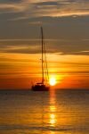 032-Sonnenuntergang-mit-Segelboot.jpg