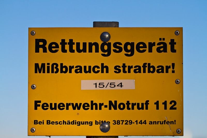 Hinweisschild für einen Rettungsring