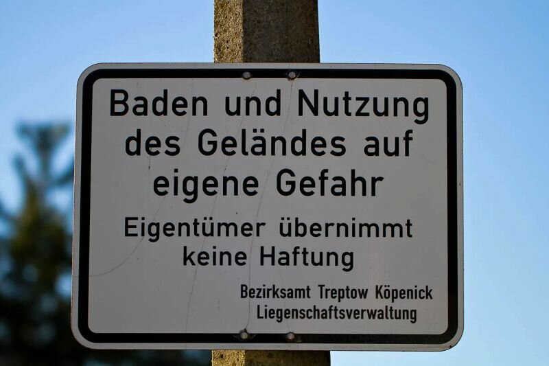 Schild - Baden auf eigene Gefahr