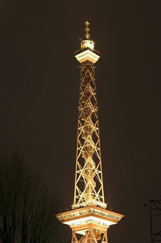 Der Berliner Funkturm in der Nacht