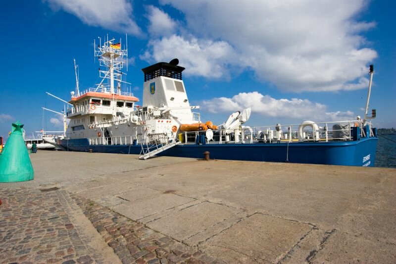 ein Schiff des Bundesgrenzschutzes im Stralsunder Hafen