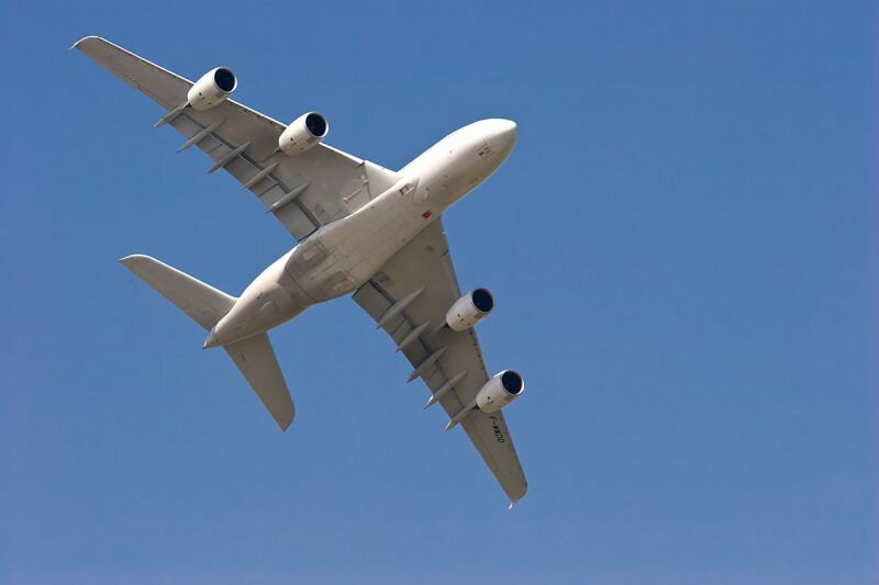 ein Airbus A380 in Berlin