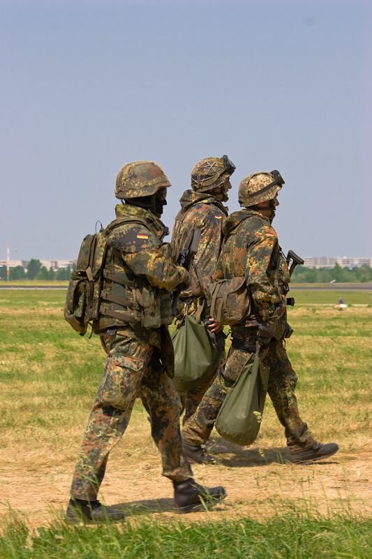 eine kleine Gruppe Soldaten