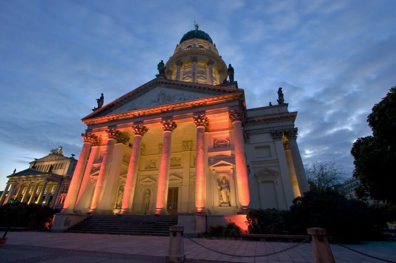 Gendarmenmarkt 2008 in Berlin. Der französische Dom beim "Festival of Lights 2008"