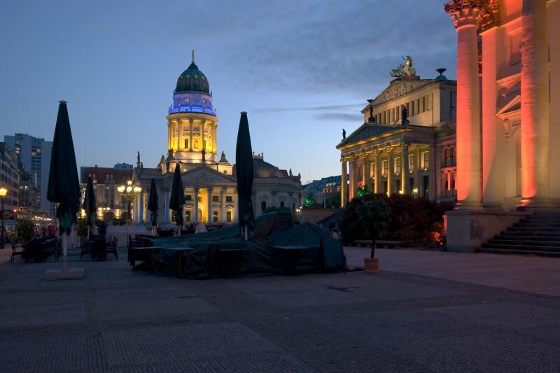 deutscher Dom Schauspielhaus und Teil des französischen Doms auf dem Berliner Gendarmenmarkt beim "Festival of Lights 2008"