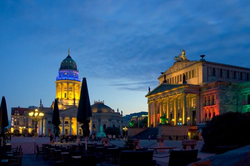 deutscher Dom und Schauspielhaus auf dem Berliner Gendarmenmarkt beim "Festival of Lights 2008"