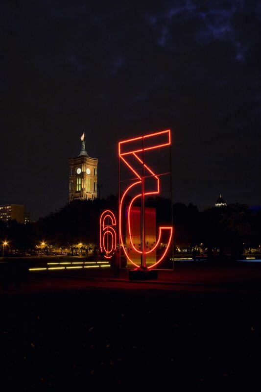 eine leuchtende Uhr beim "Festival of Lights 2008"